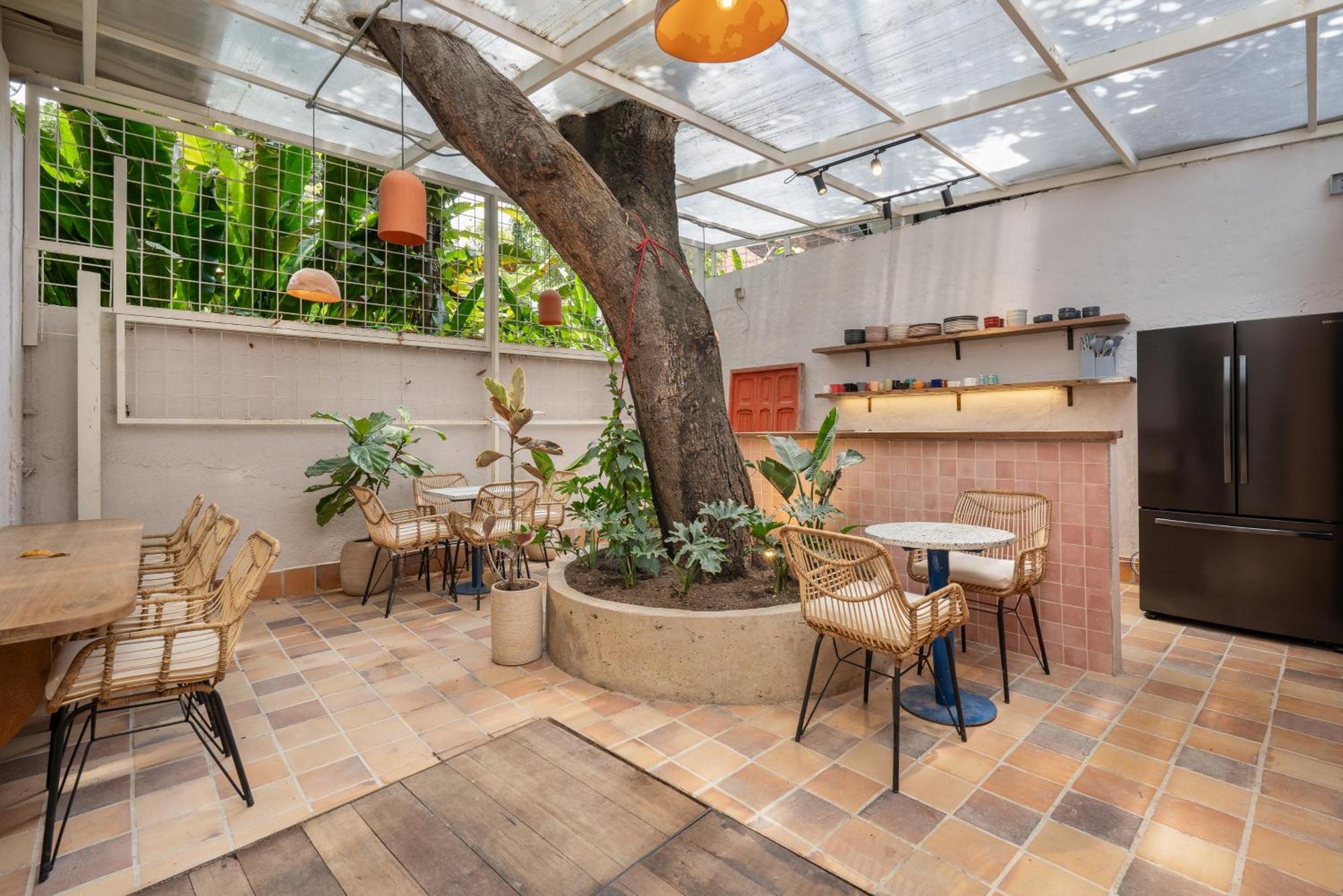 Botanica Casa Hotel Manila By Housy Host Medellín Buitenkant foto