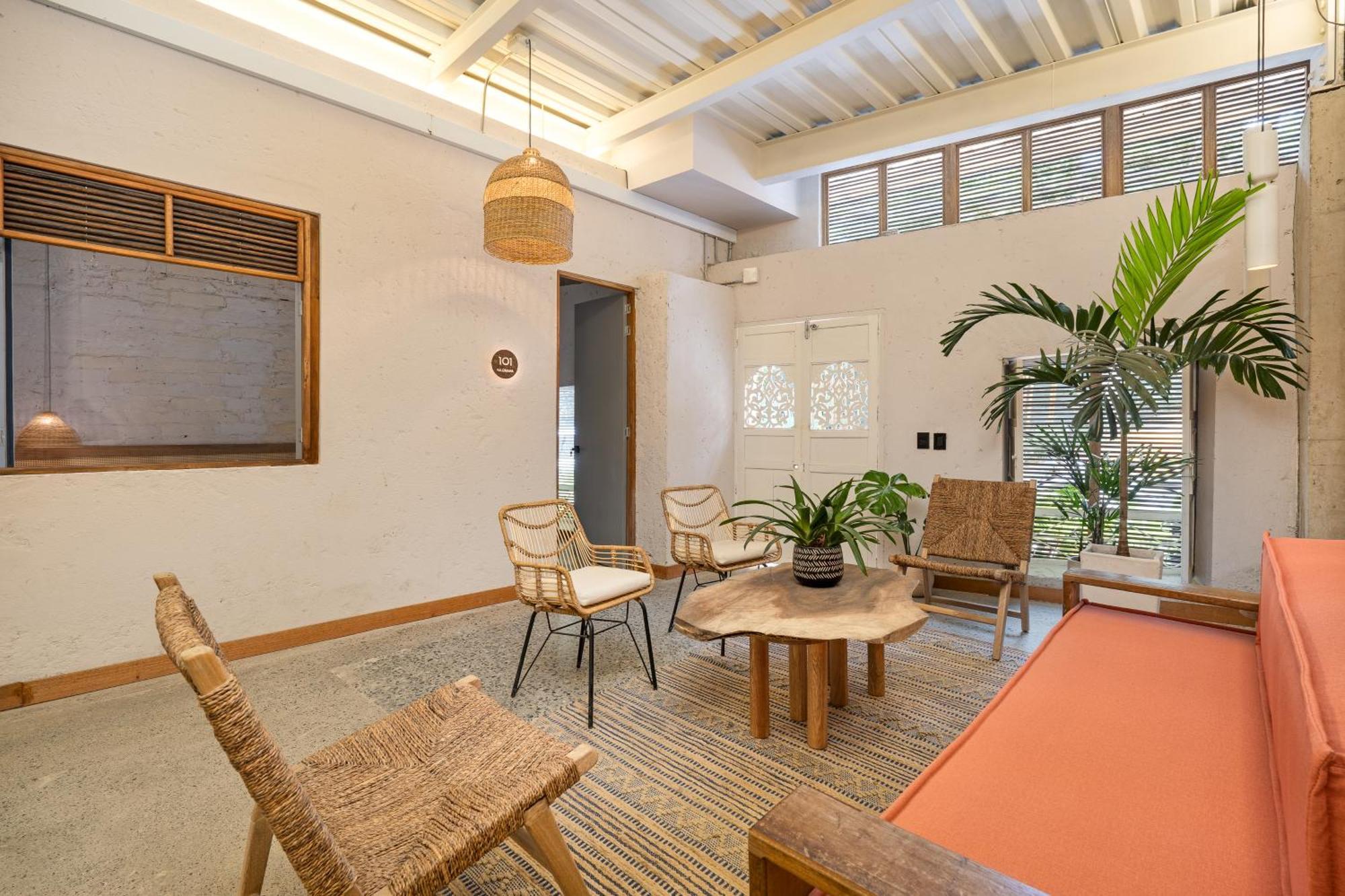 Botanica Casa Hotel Manila By Housy Host Medellín Buitenkant foto