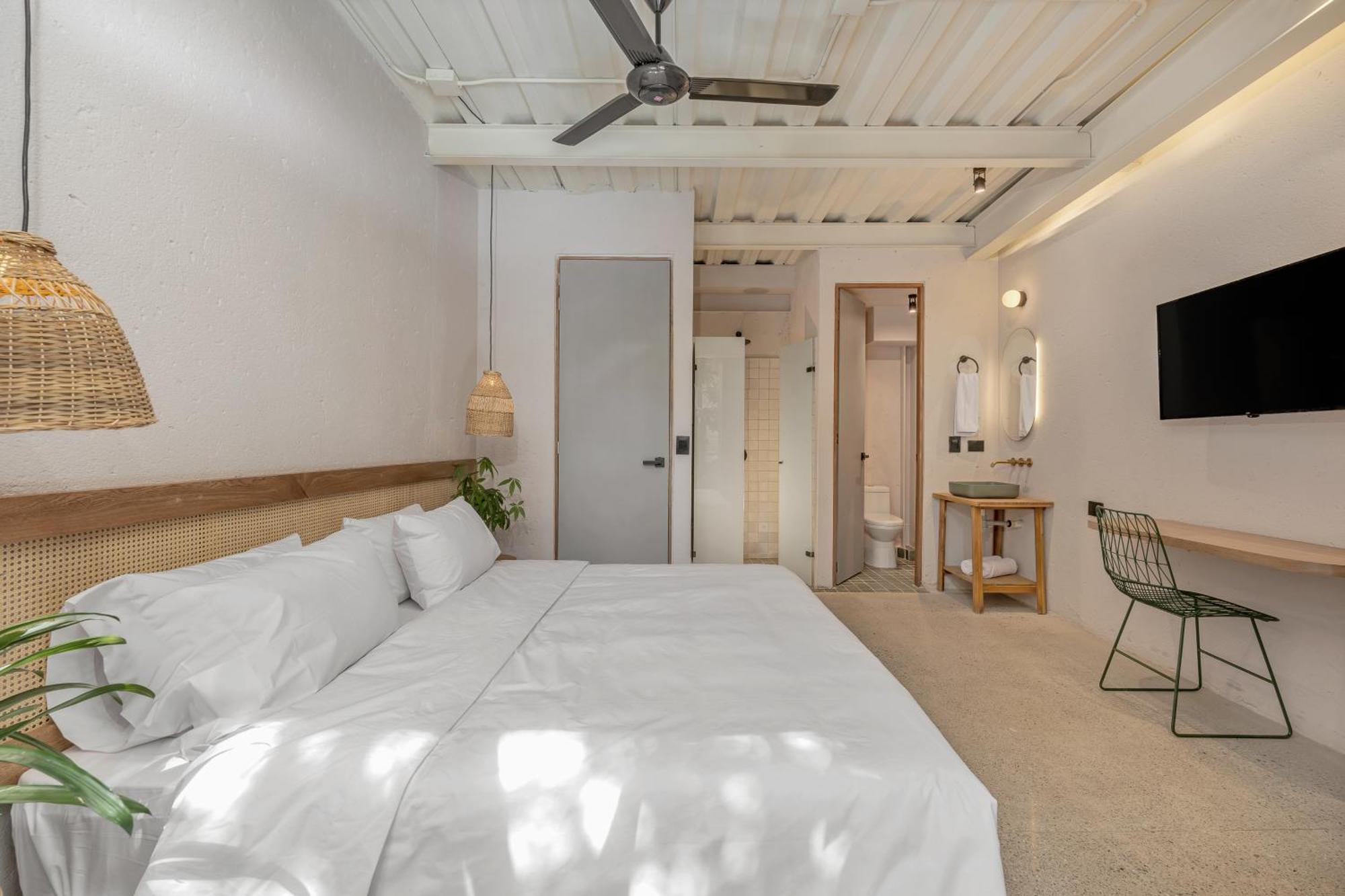 Botanica Casa Hotel Manila By Housy Host Medellín Buitenkant foto
