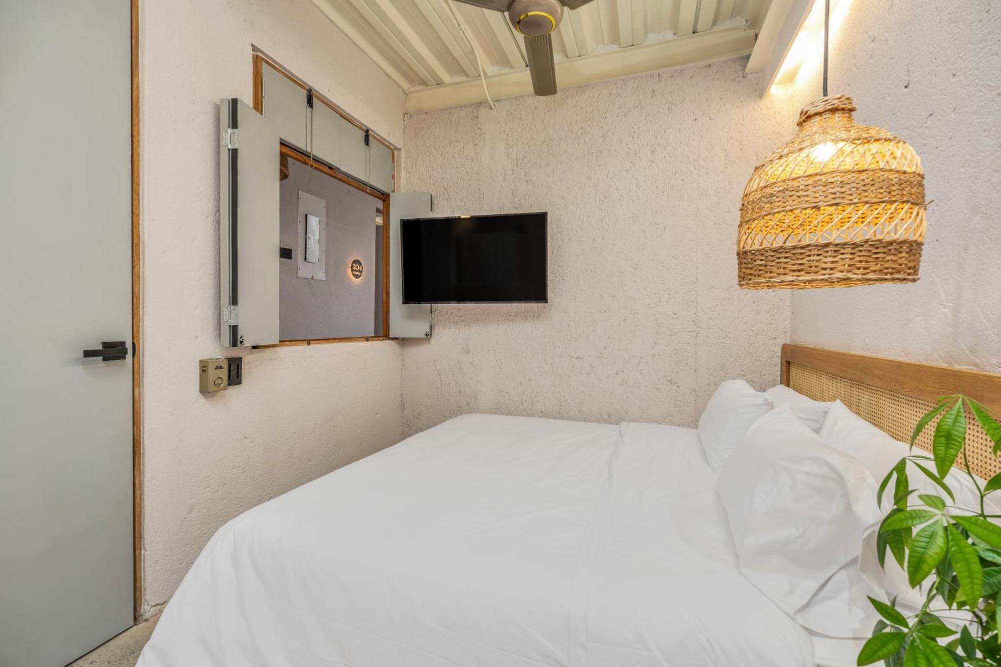 Botanica Casa Hotel Manila By Housy Host Medellín Buitenkant foto