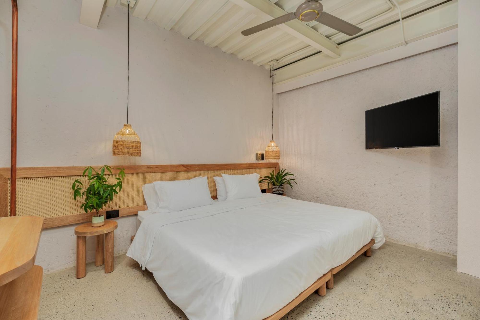Botanica Casa Hotel Manila By Housy Host Medellín Buitenkant foto