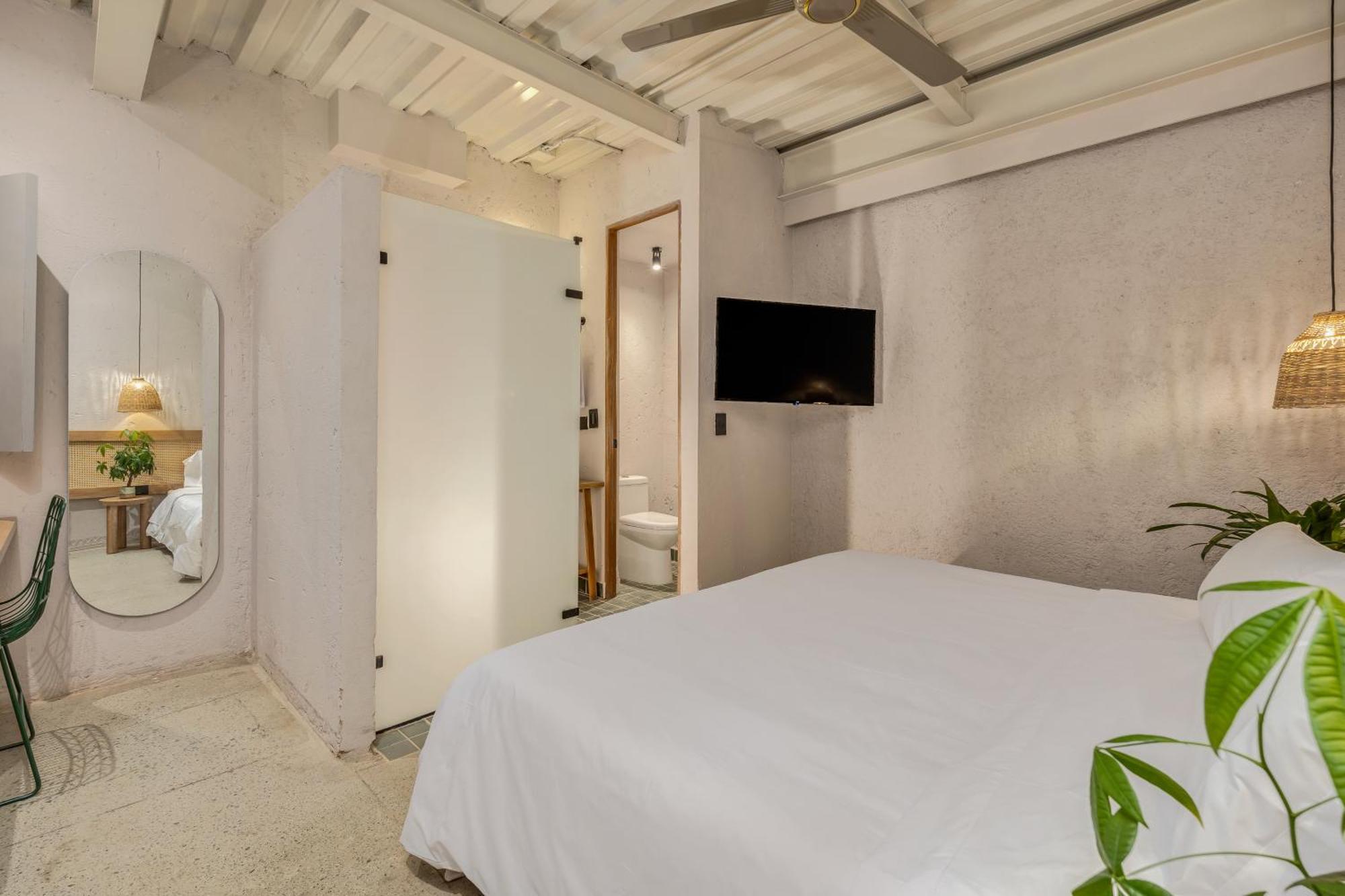 Botanica Casa Hotel Manila By Housy Host Medellín Buitenkant foto