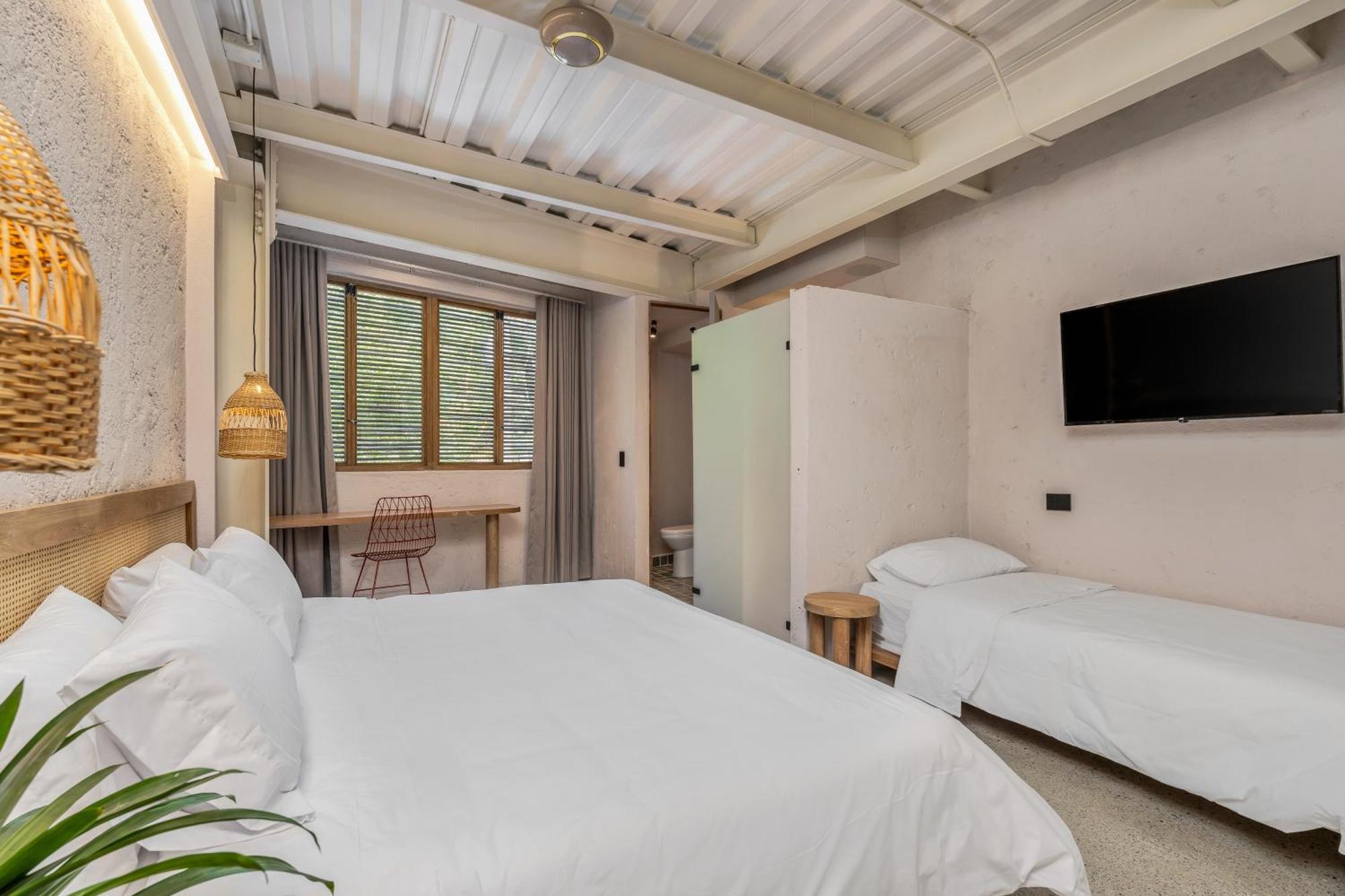 Botanica Casa Hotel Manila By Housy Host Medellín Buitenkant foto
