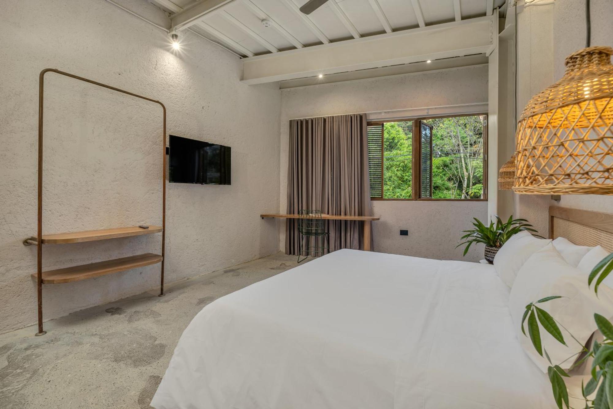 Botanica Casa Hotel Manila By Housy Host Medellín Buitenkant foto